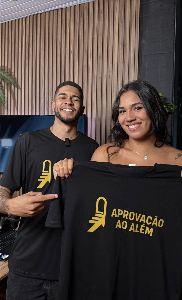 Renato Gomes com a aluna Marcely, aprovada no CBM-DF